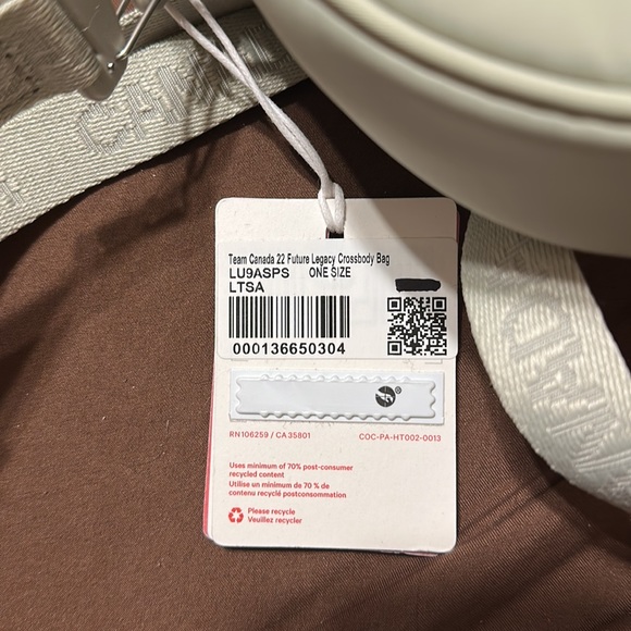 Lululemon Team Canada 22 Crossbody Bag - Picture 4 of 4